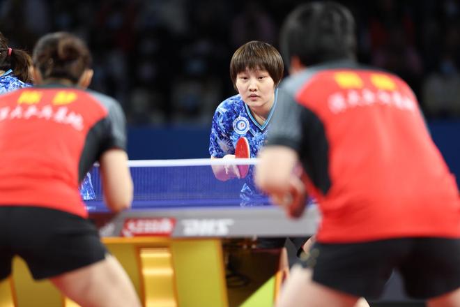 欧冠2-1逆转！巴萨天降神兵：后卫3分钟梅开二度创历史，逼近前八